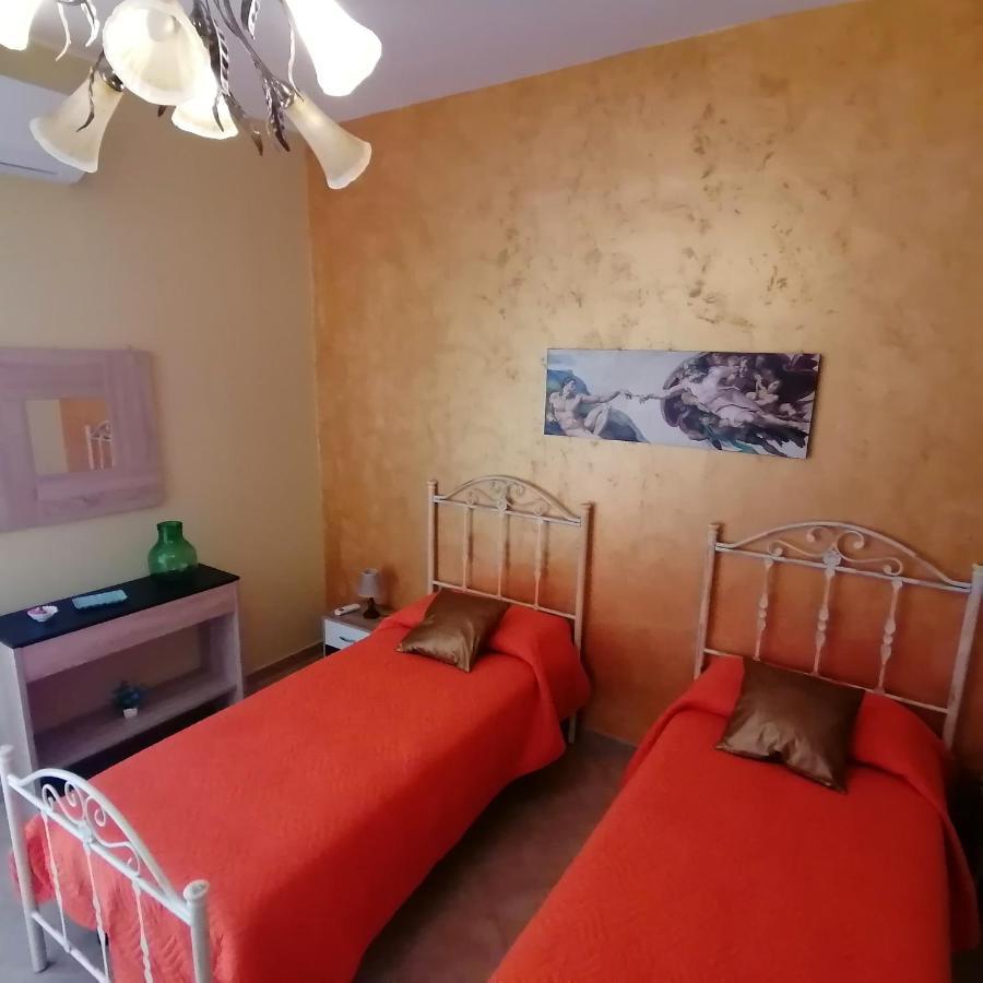 La Casa Di Anita Nel Cuore Di Segesta 卡拉塔菲米 外观 照片